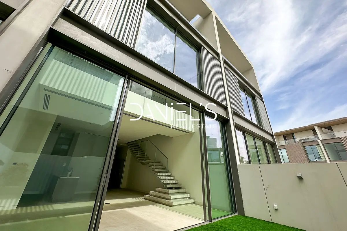 3-bedroom freehold villa in Nad Al Sheba — photo 3 of 5