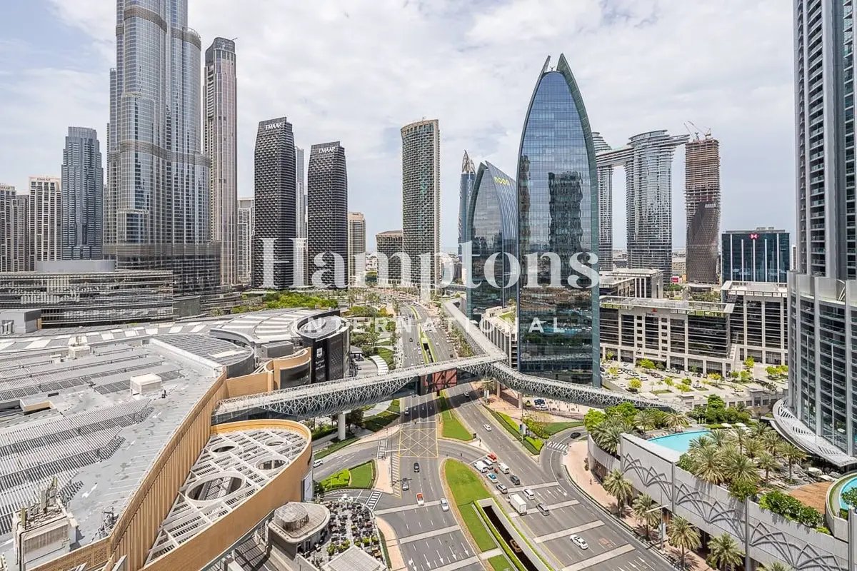 studio freehold apartment in Downtown Dubai — photo 1 of 5