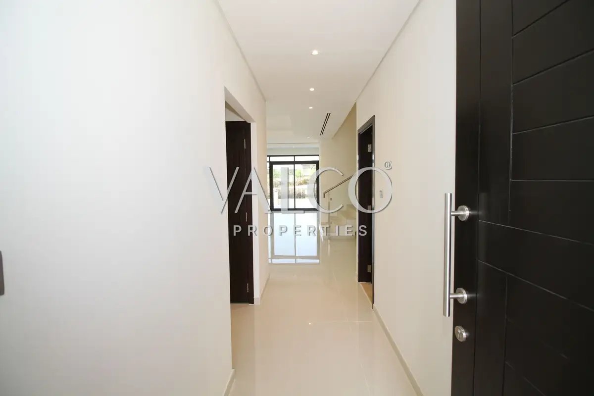 3-bedroom freehold villa in DAMAC Hills — photo 3 of 5