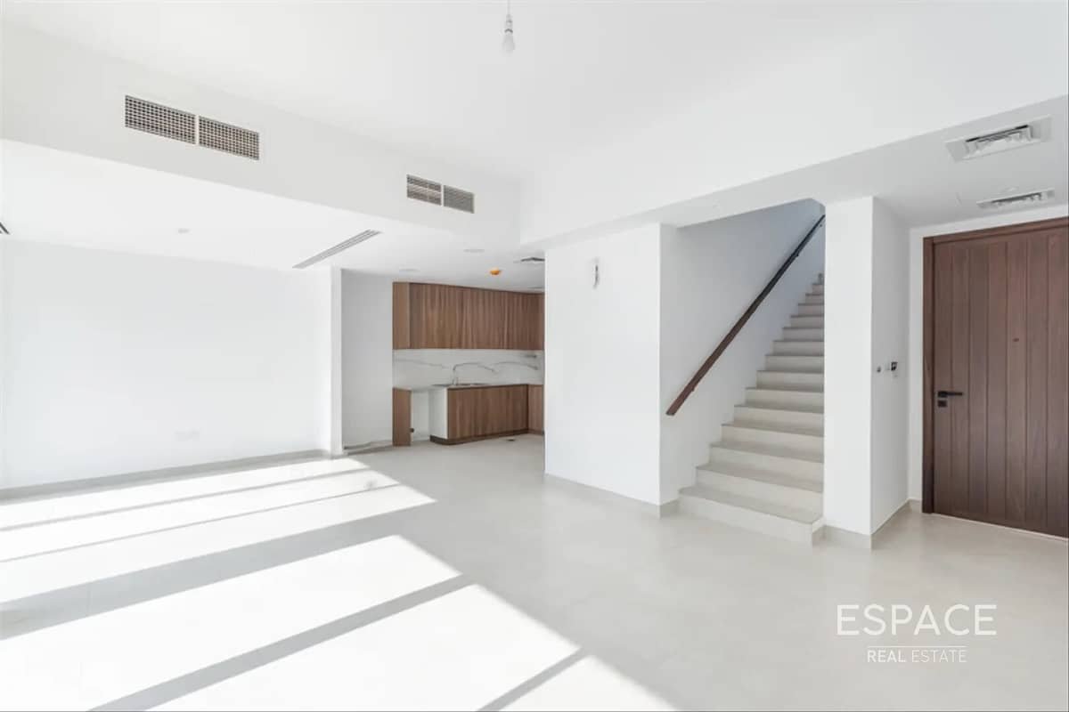 3-bedroom freehold villa in Town Square — photo 3 of 4