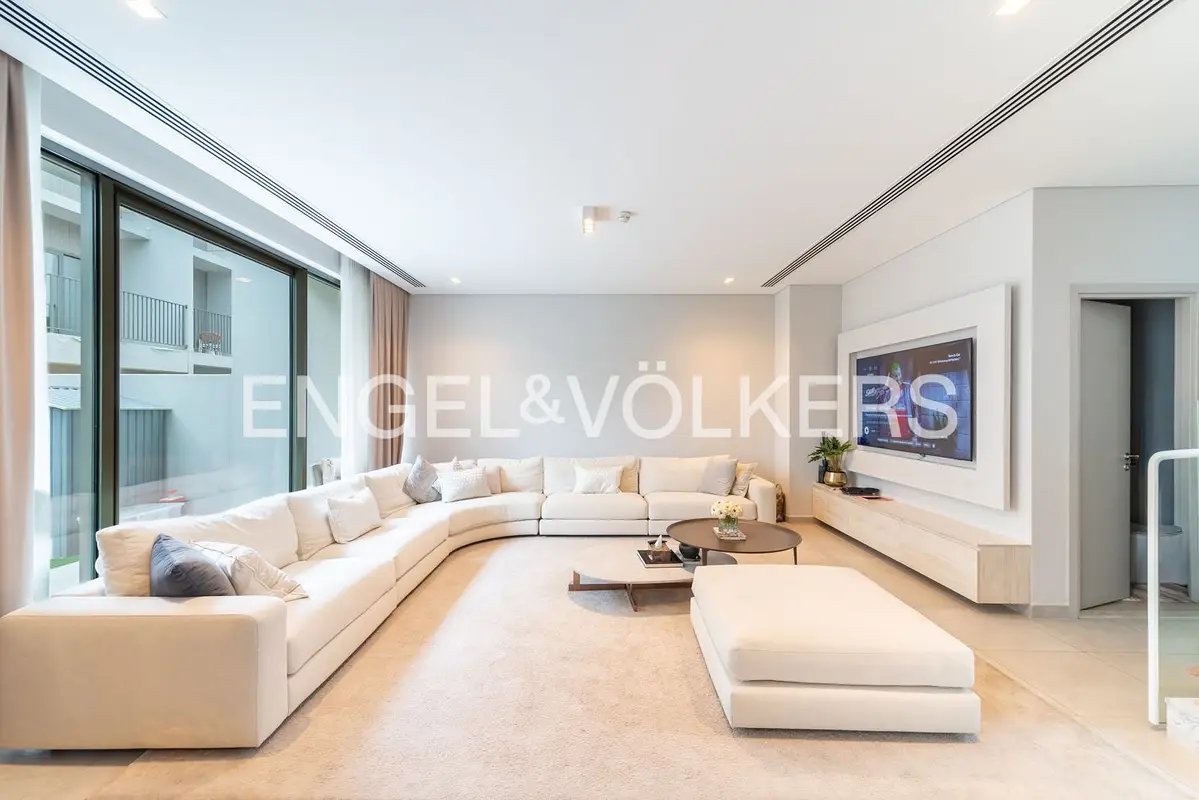 4-bedroom freehold villa in Mohammed Bin Rashid City (MBR City) — photo 1 of 5