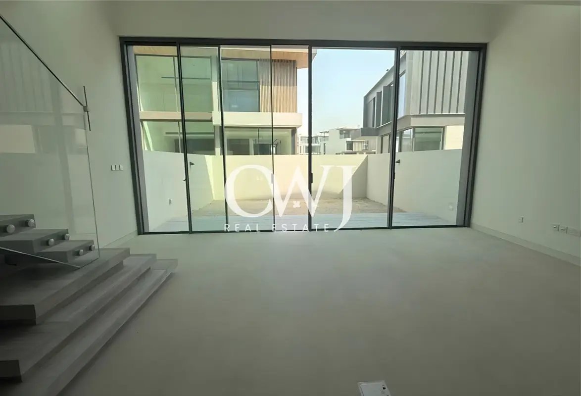 3-bedroom freehold villa in Nad Al Sheba — photo 3 of 5