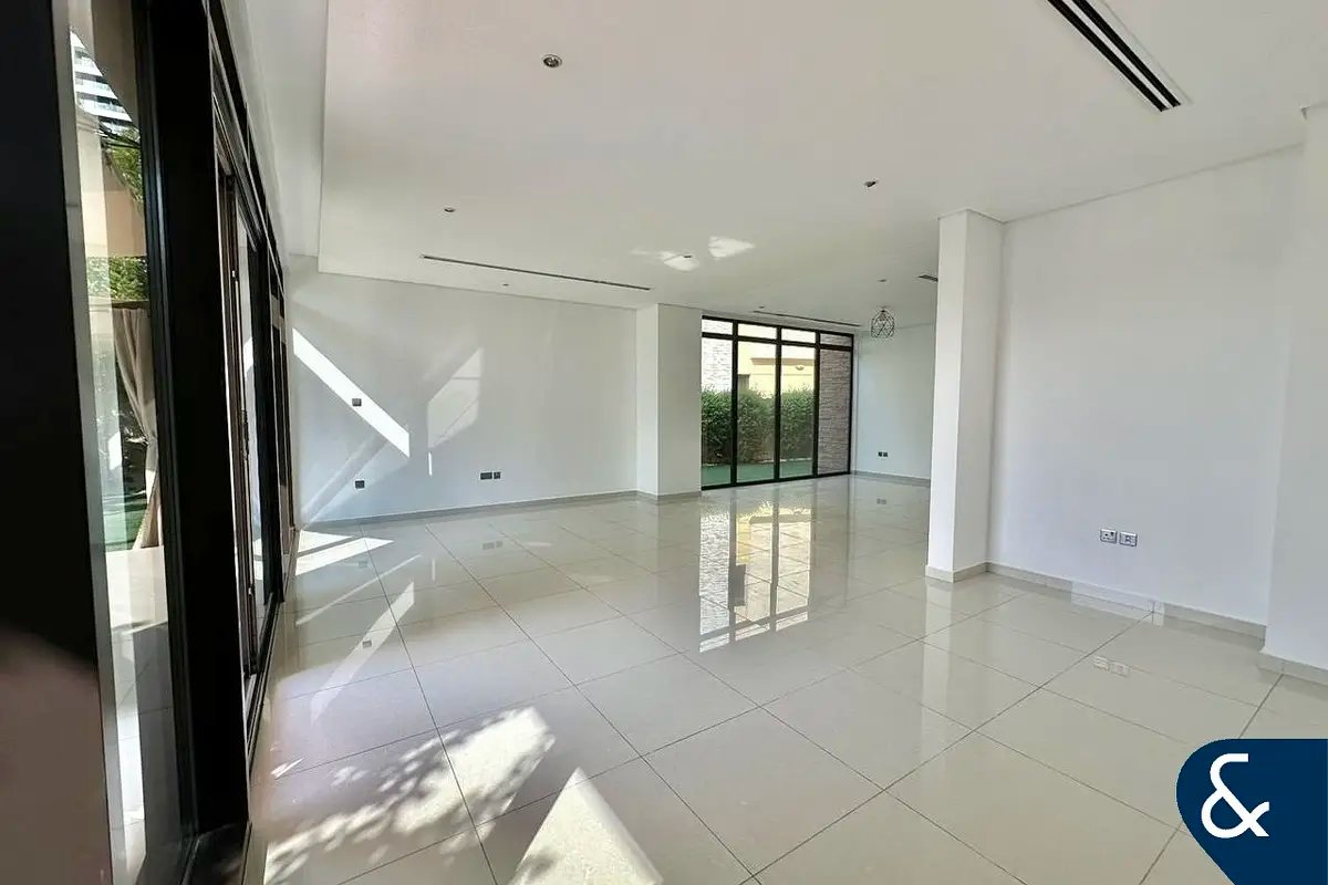 3-bedroom freehold villa in DAMAC Hills — photo 3 of 5