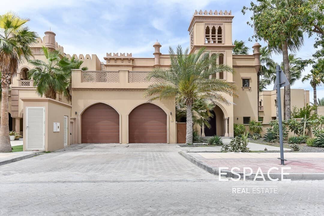 4-bedroom freehold villa in Palm Jumeirah — photo 1 of 4