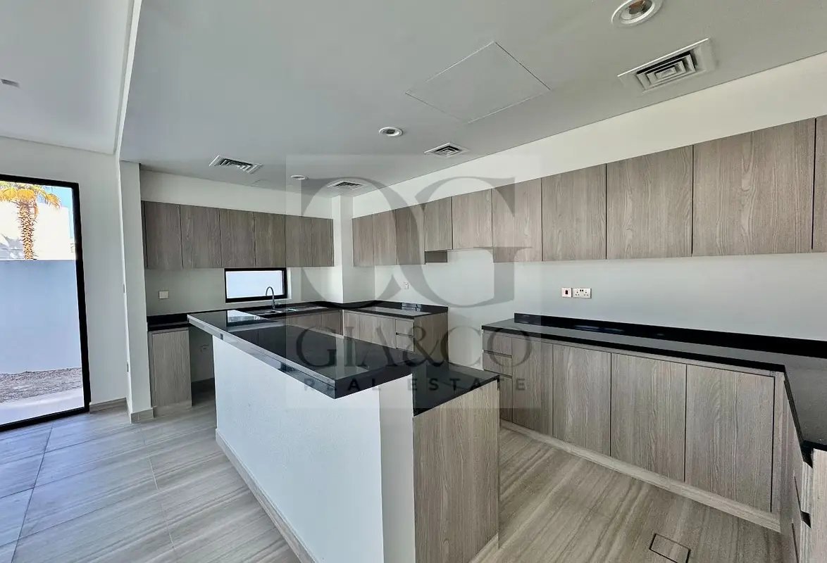 6-bedroom freehold villa in DAMAC Hills — photo 5 of 5