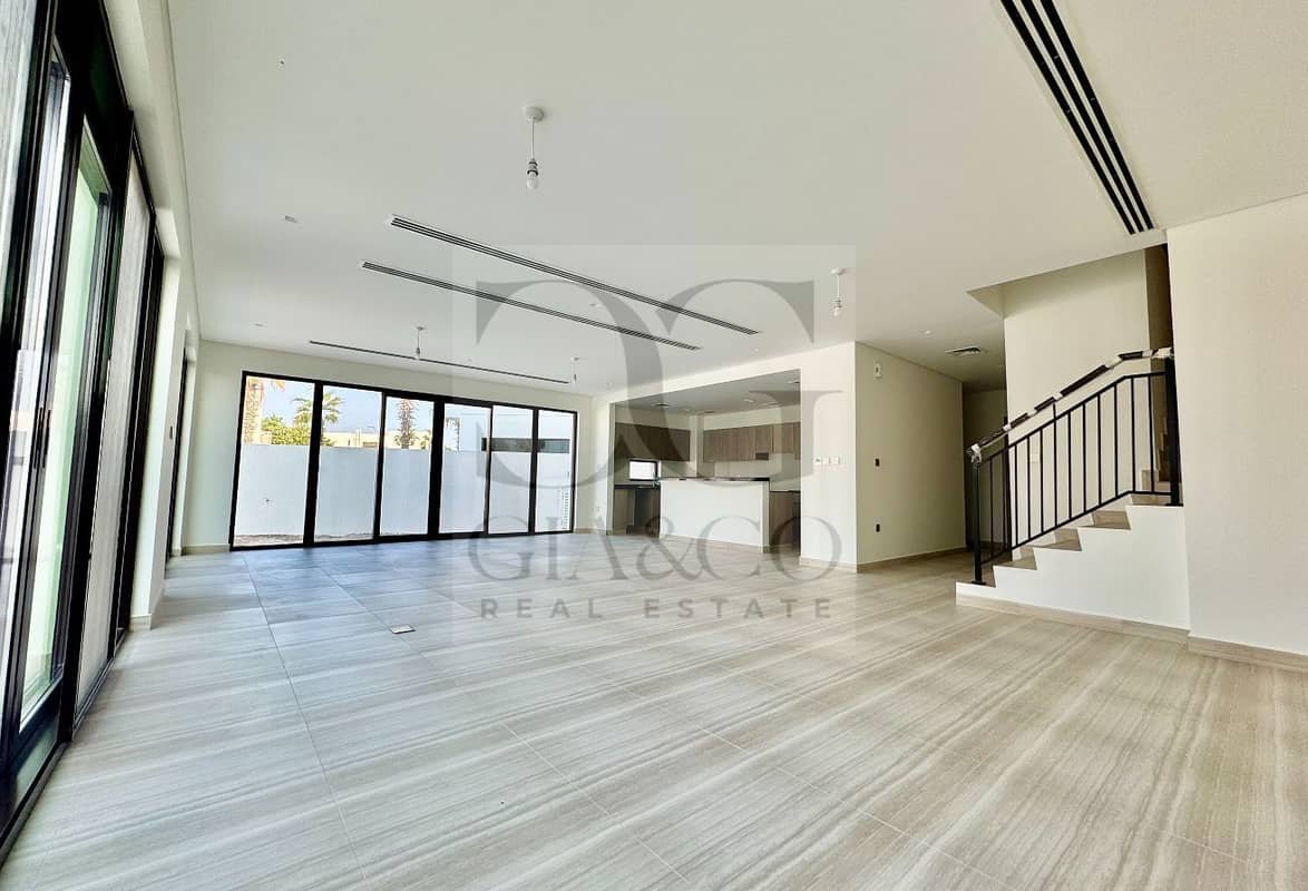 6-bedroom freehold villa in DAMAC Hills — photo 4 of 5