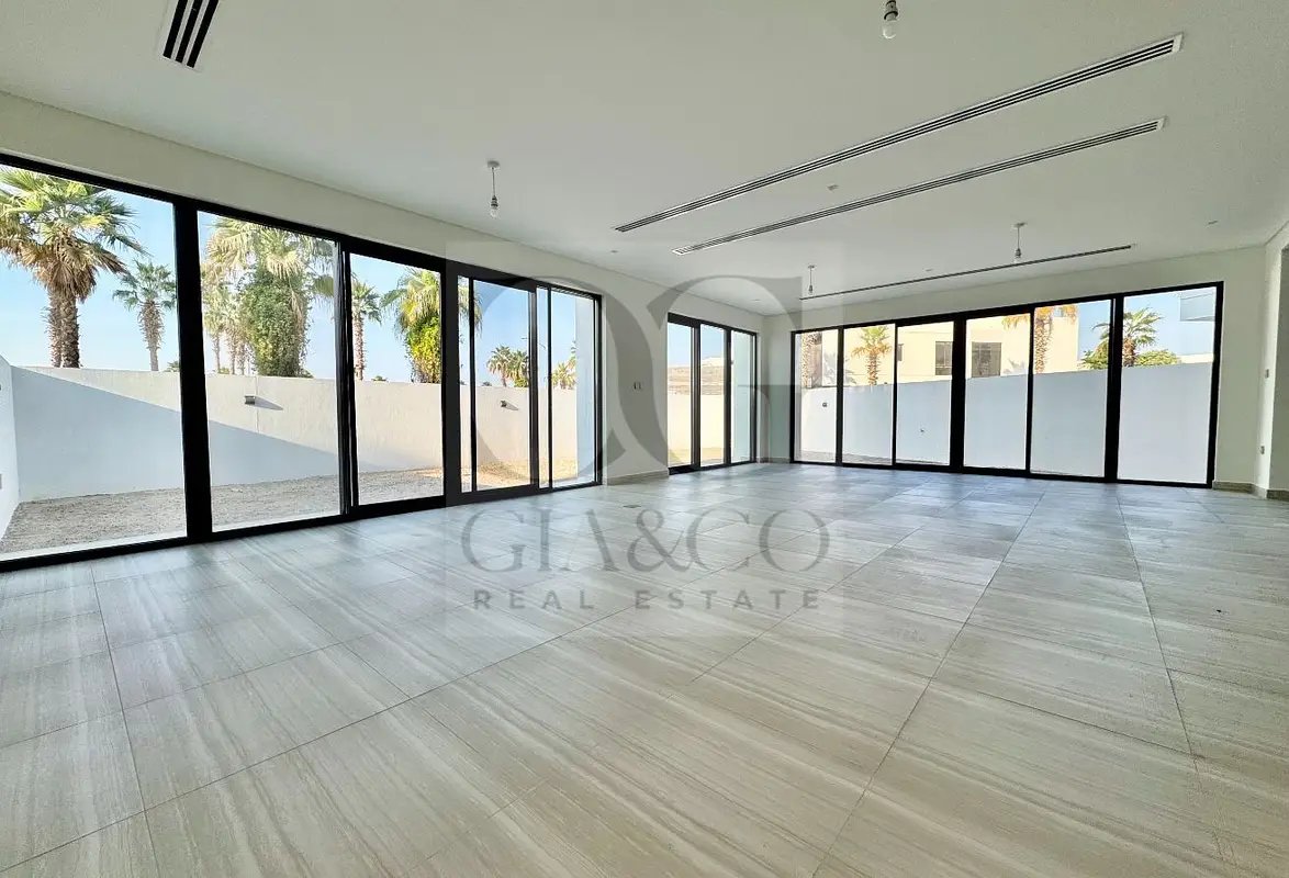 6-bedroom freehold villa in DAMAC Hills — photo 1 of 5