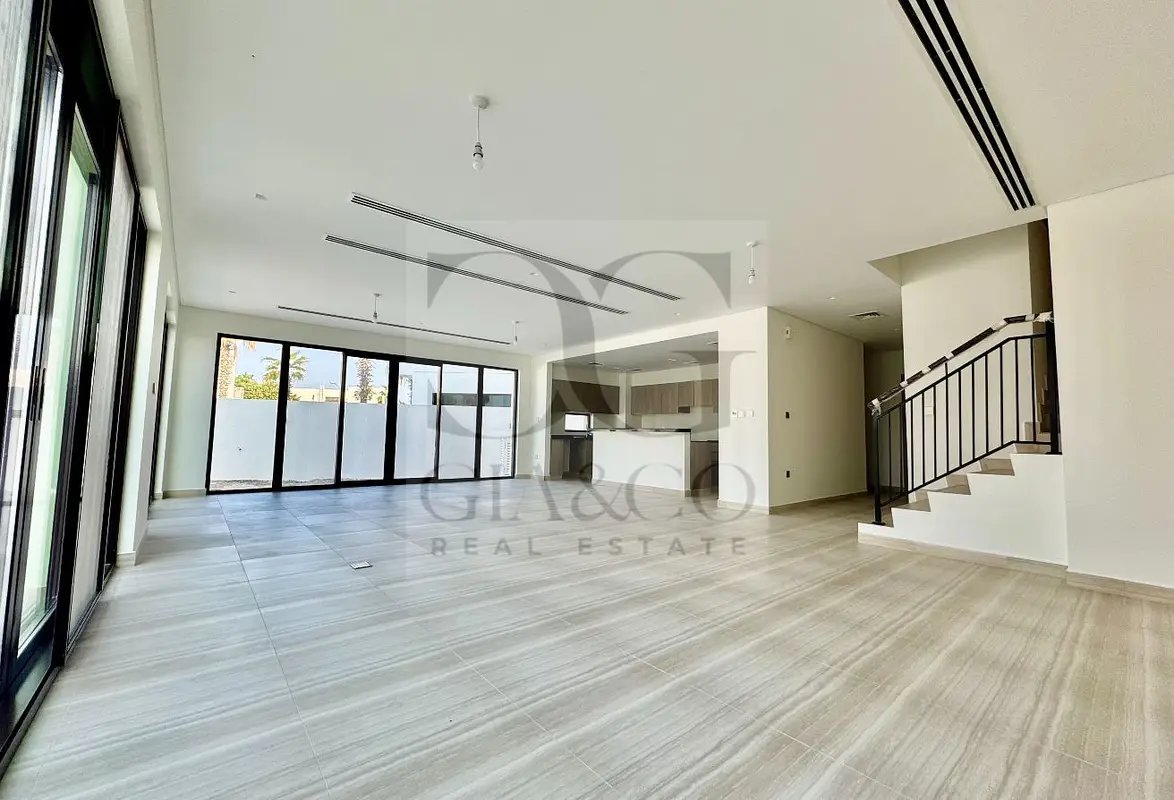 6-bedroom freehold villa in DAMAC Hills — photo 3 of 5