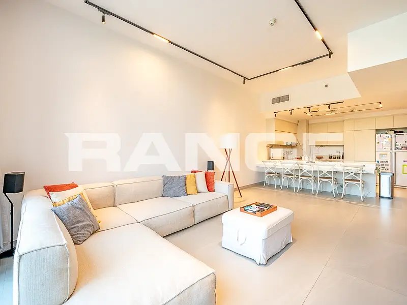 3-bedroom freehold apartment in Motor City — photo 3 of 5