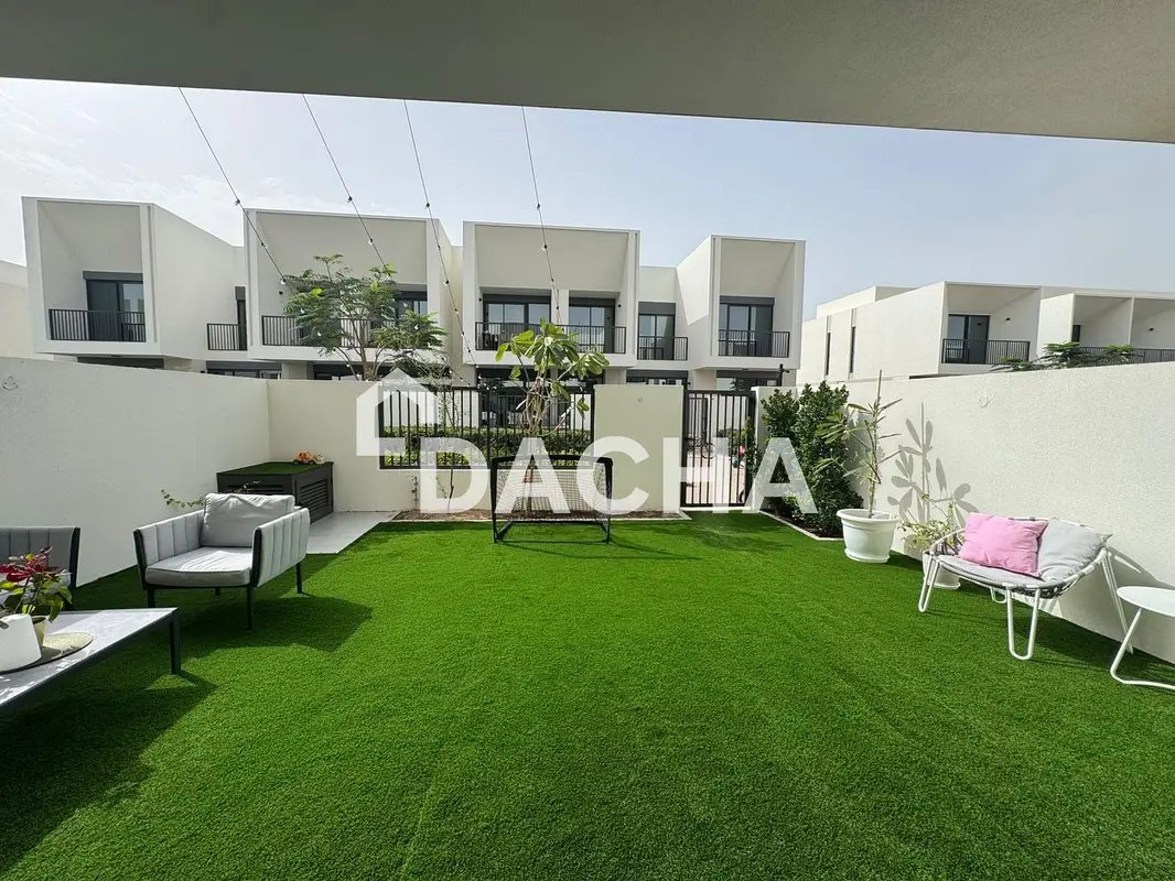 3-bedroom freehold villa in Town Square — photo 1 of 5