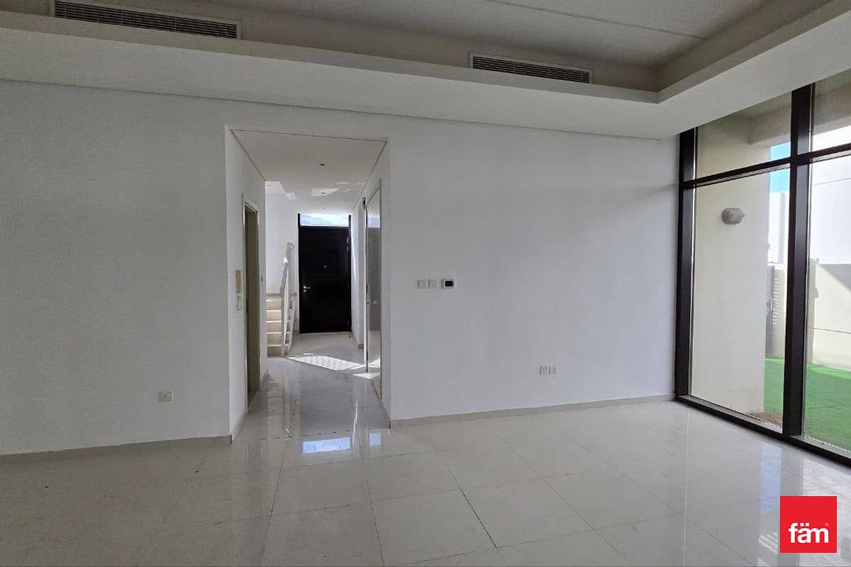 3-bedroom freehold villa in DAMAC Hills — photo 3 of 4