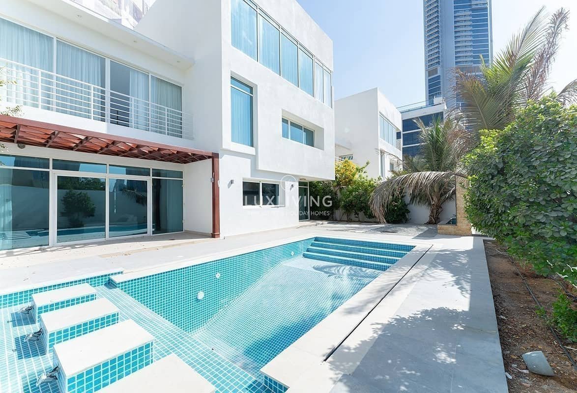 5-bedroom freehold villa in Al Sufouh — photo 1 of 4