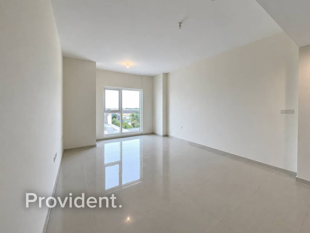 2-bedroom freehold apartment in DAMAC Hills 2 (Akoya by DAMAC) — photo 4 of 5
