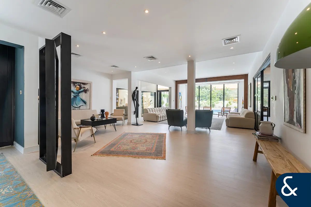 5-bedroom freehold villa in Arabian Ranches — photo 2 of 4