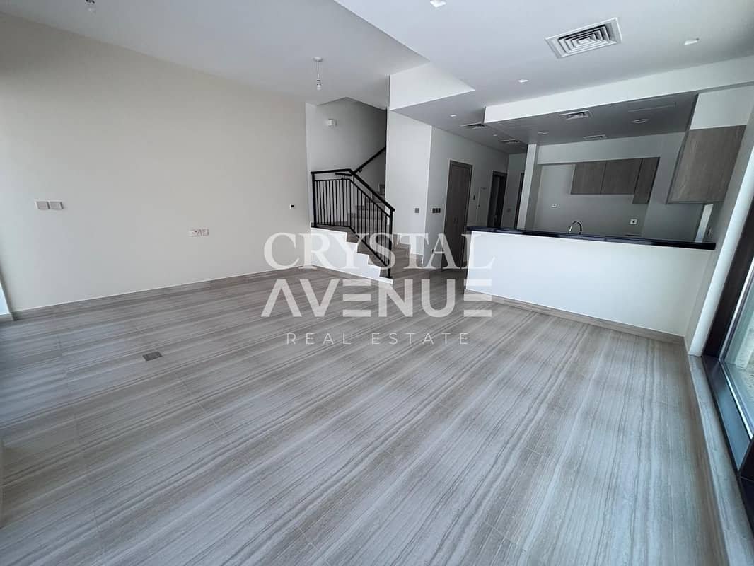 5-bedroom freehold villa in DAMAC Hills — photo 1 of 4