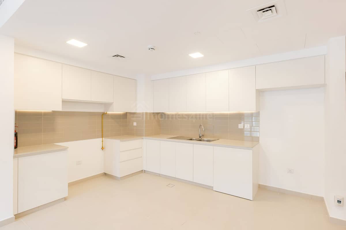 2-bedroom freehold apartment in Town Square — photo 4 of 5