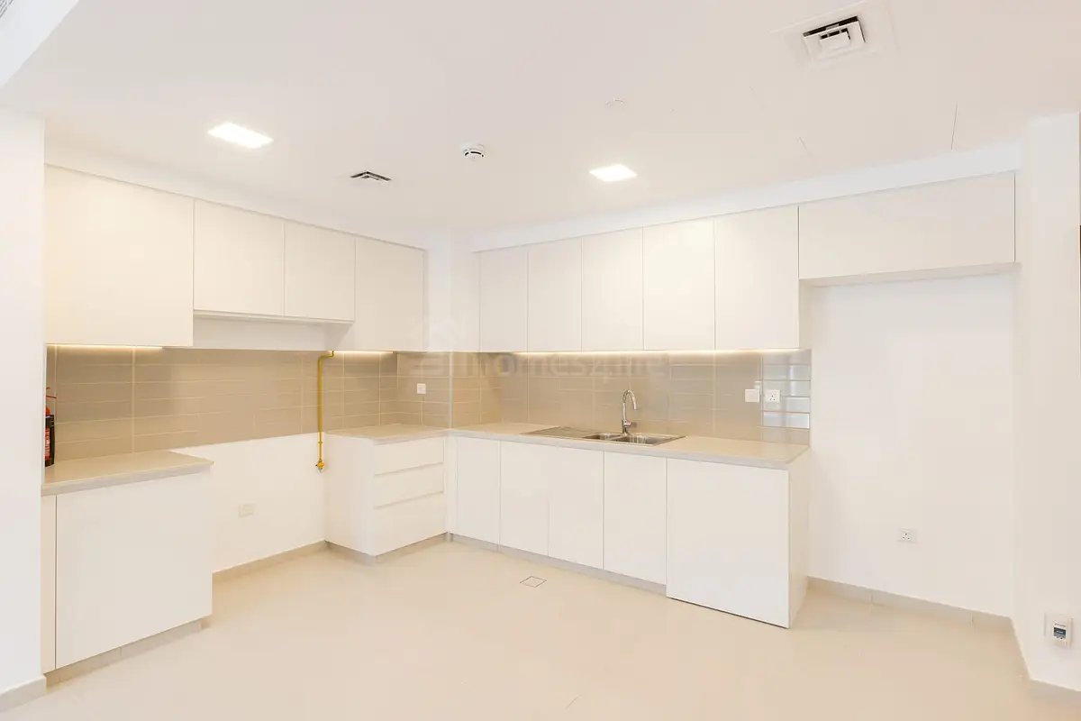 2-bedroom freehold apartment in Town Square — photo 3 of 5