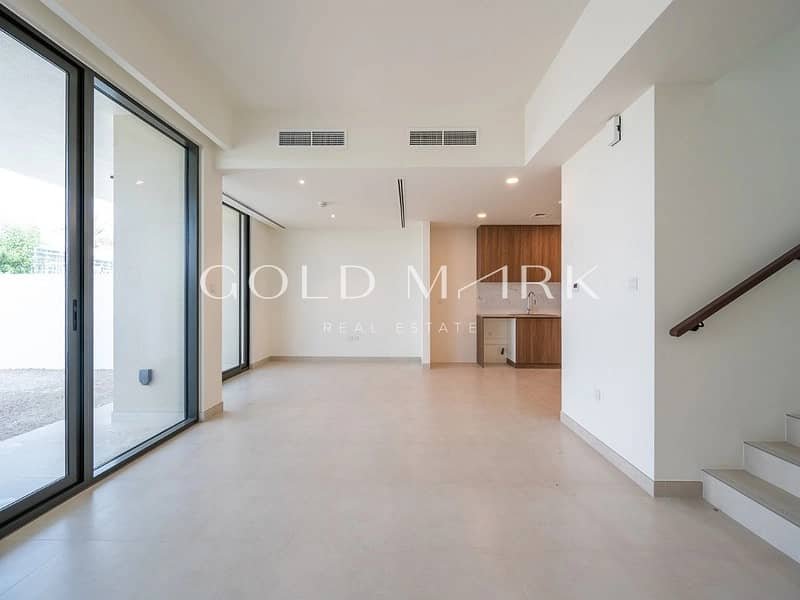 3-bedroom freehold villa in Town Square — photo 3 of 4