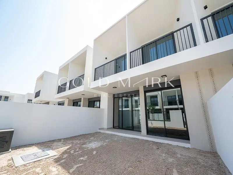 3-bedroom freehold villa in Town Square — photo 1 of 4