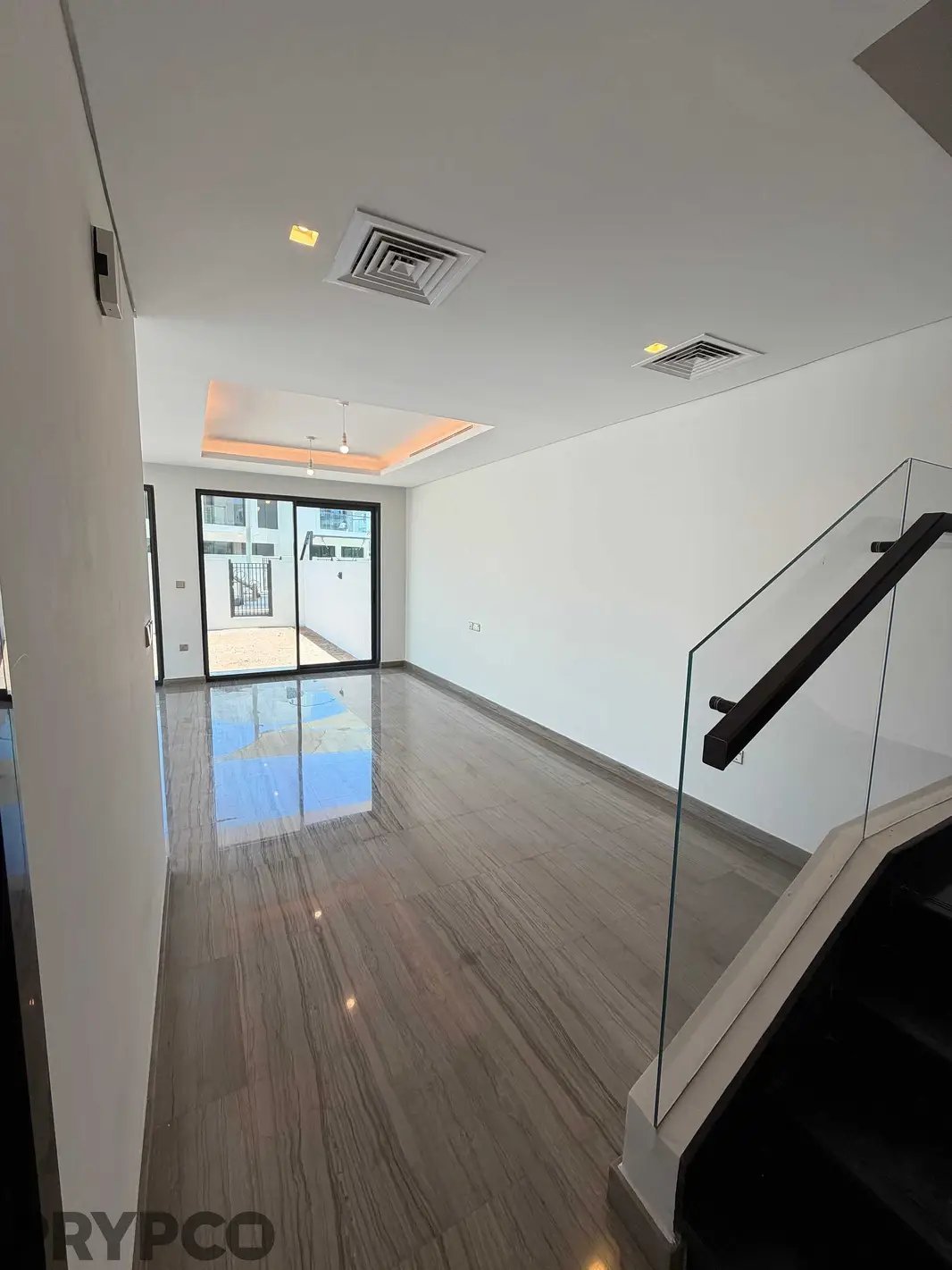 6-bedroom freehold villa in DAMAC Hills — photo 3 of 3