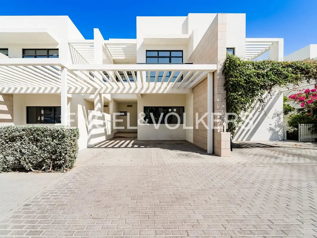 4-bedroom freehold villa in DAMAC Hills — photo 5 of 5