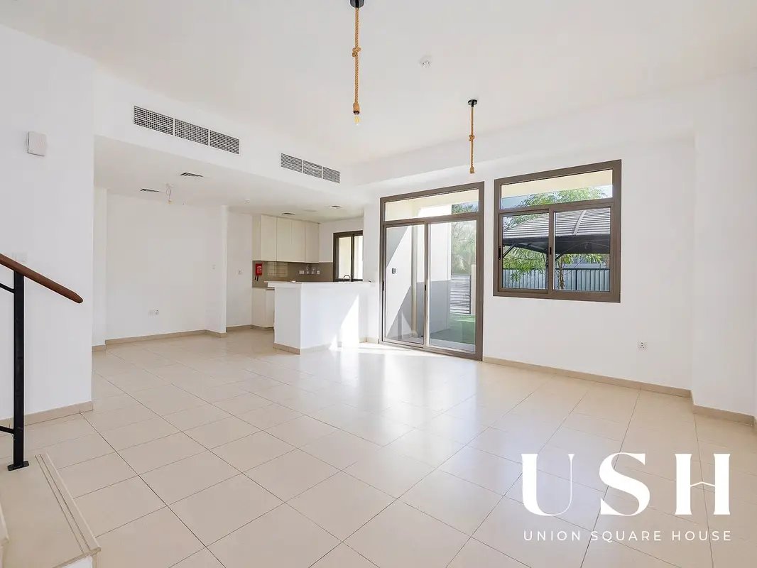 3-bedroom freehold villa in Town Square — photo 3 of 5