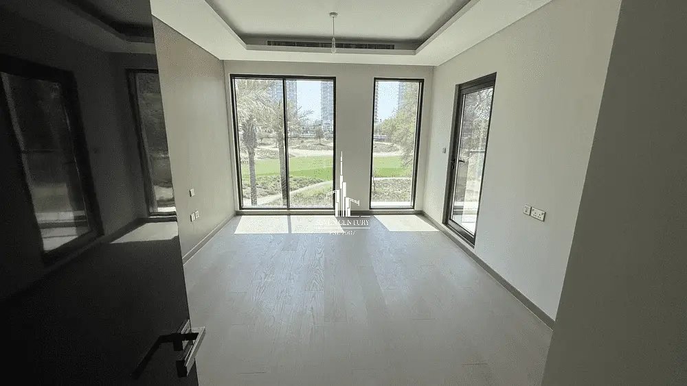 4-bedroom freehold villa in DAMAC Hills — photo 4 of 4