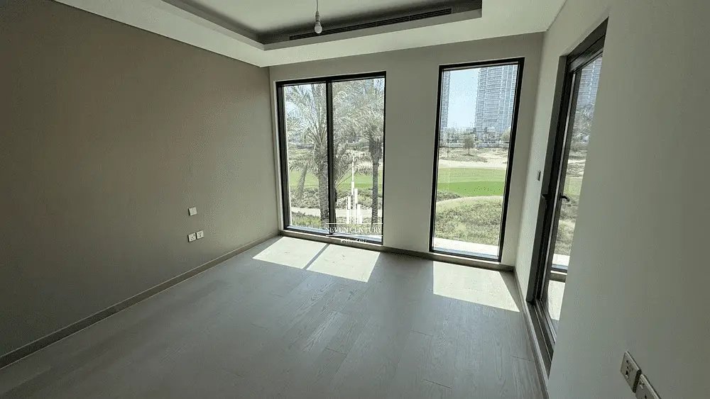 4-bedroom freehold villa in DAMAC Hills — photo 2 of 4