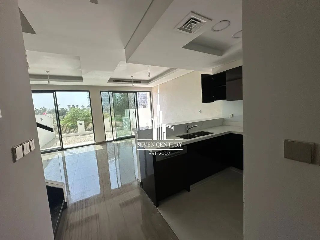 4-bedroom freehold villa in DAMAC Hills — photo 4 of 4