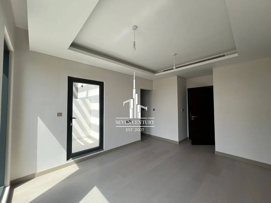 4-bedroom freehold villa in DAMAC Hills — photo 2 of 4