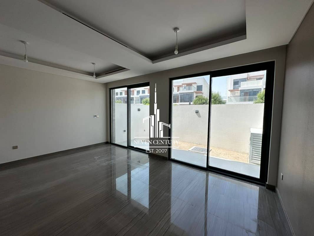 4-bedroom freehold villa in DAMAC Hills — photo 1 of 4