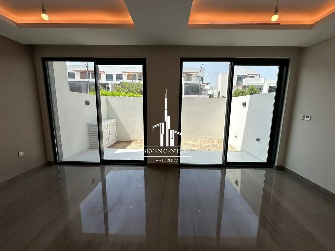 4-bedroom freehold villa in DAMAC Hills — photo 2 of 4