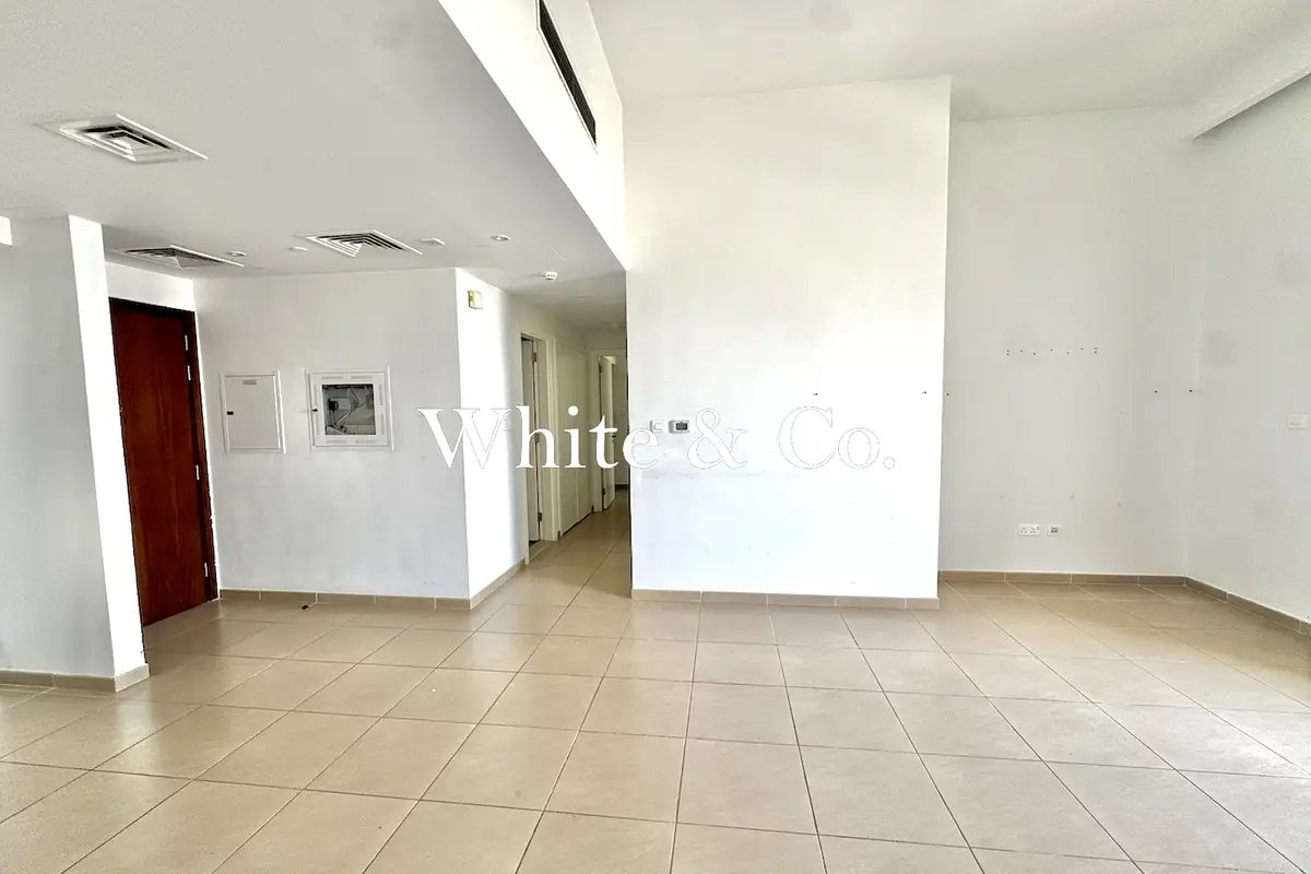 2-bedroom freehold apartment in Town Square — photo 5 of 5
