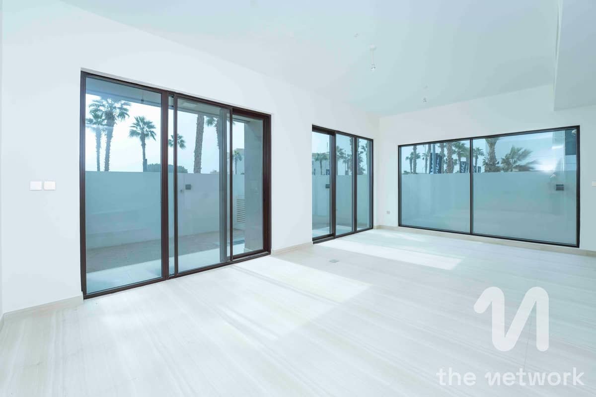 6-bedroom freehold villa in DAMAC Hills — photo 3 of 4