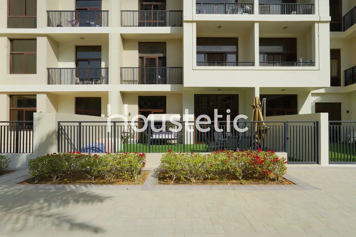 1-bedroom freehold apartment in Town Square — photo 1 of 5