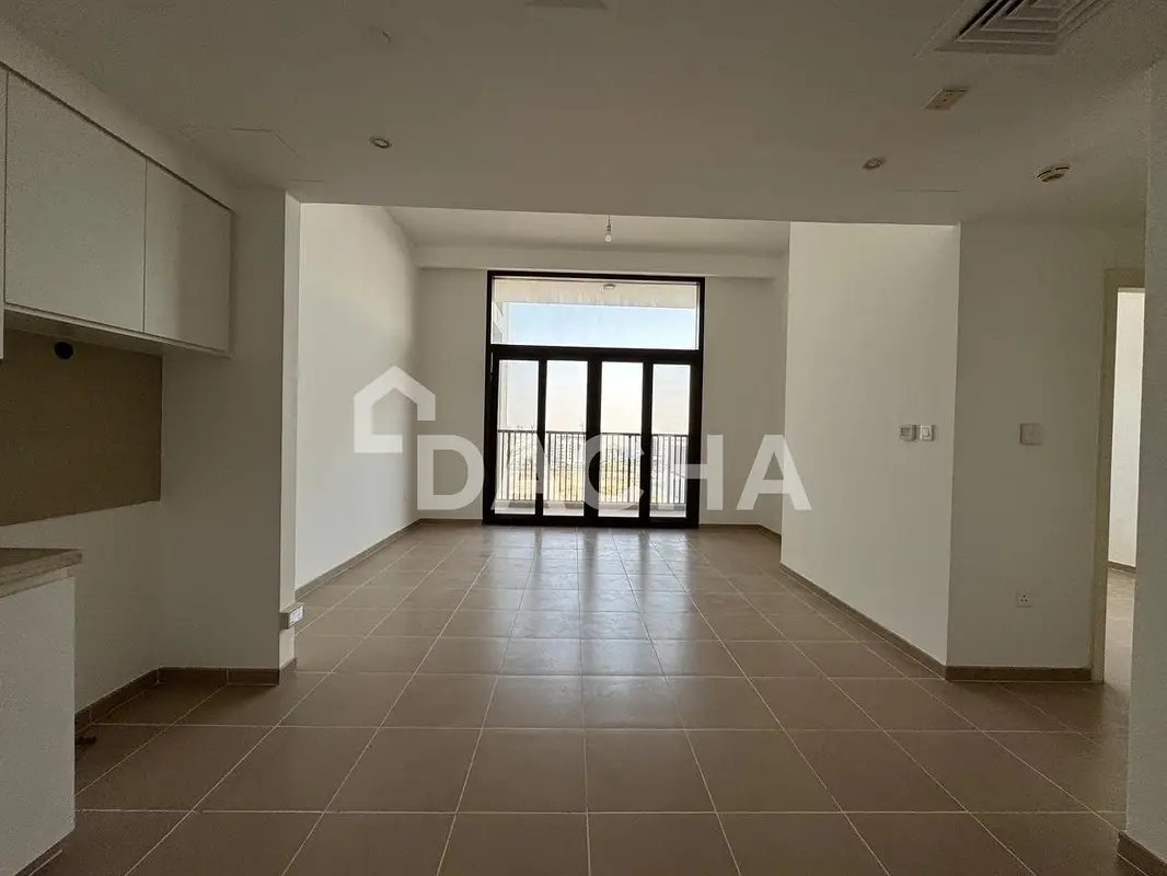 2-bedroom freehold apartment in Town Square — photo 2 of 5