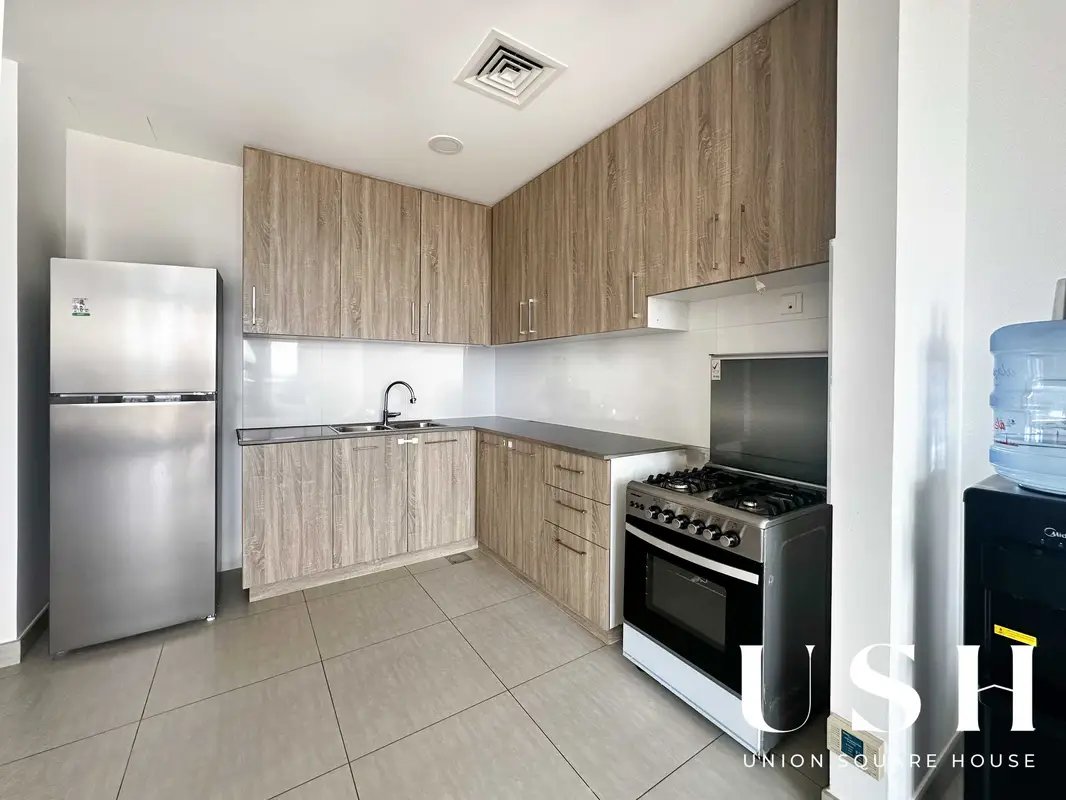 2-bedroom freehold apartment in Town Square — photo 3 of 5