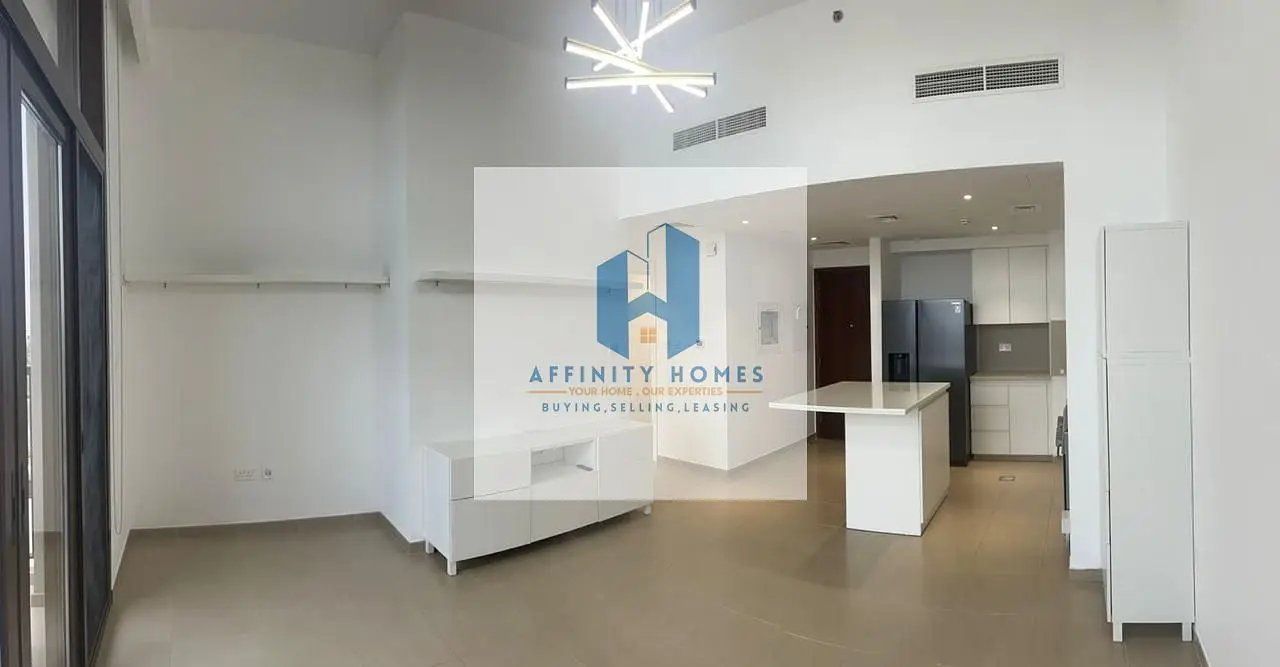 2-bedroom freehold apartment in Town Square — photo 1 of 5