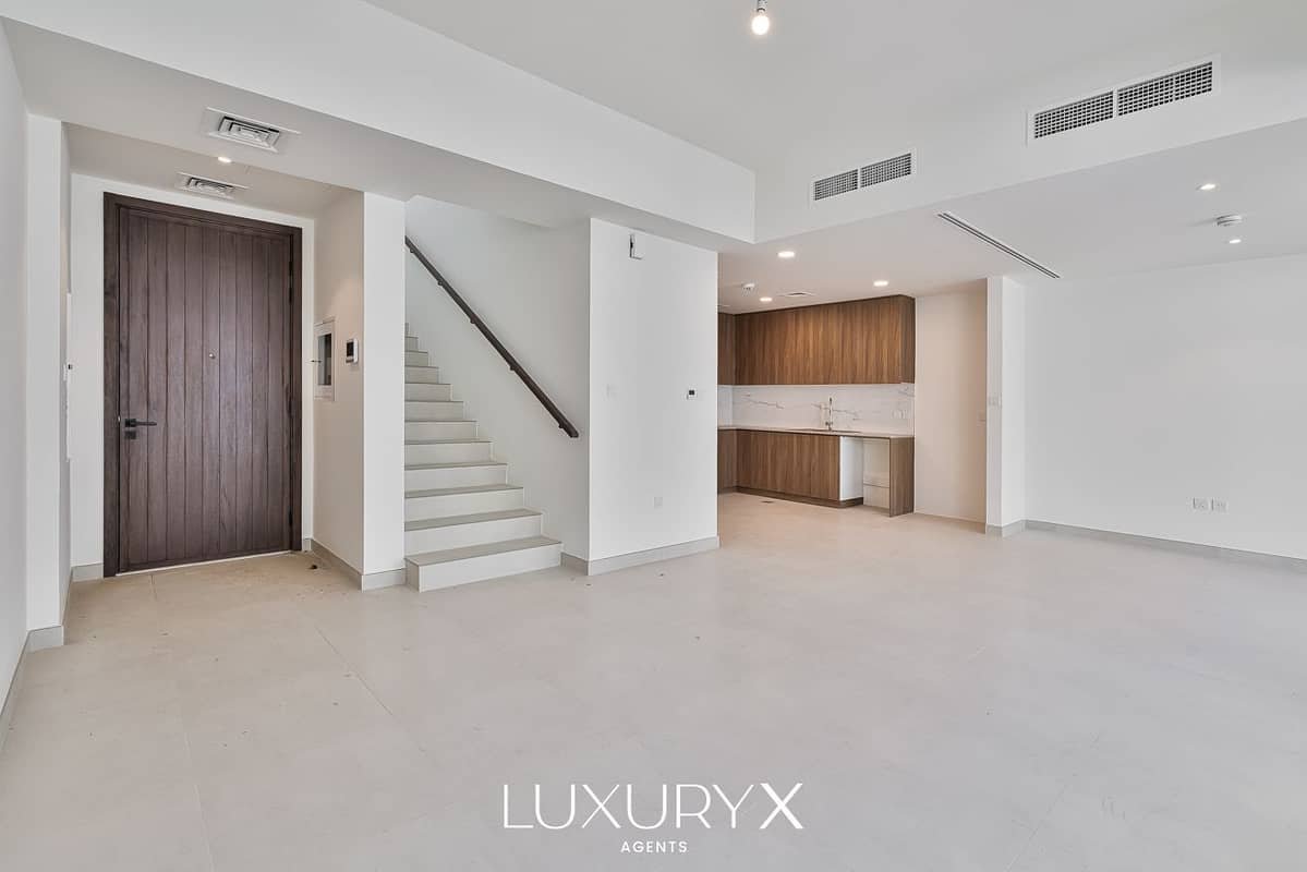 3-bedroom freehold villa in Town Square — photo 3 of 4