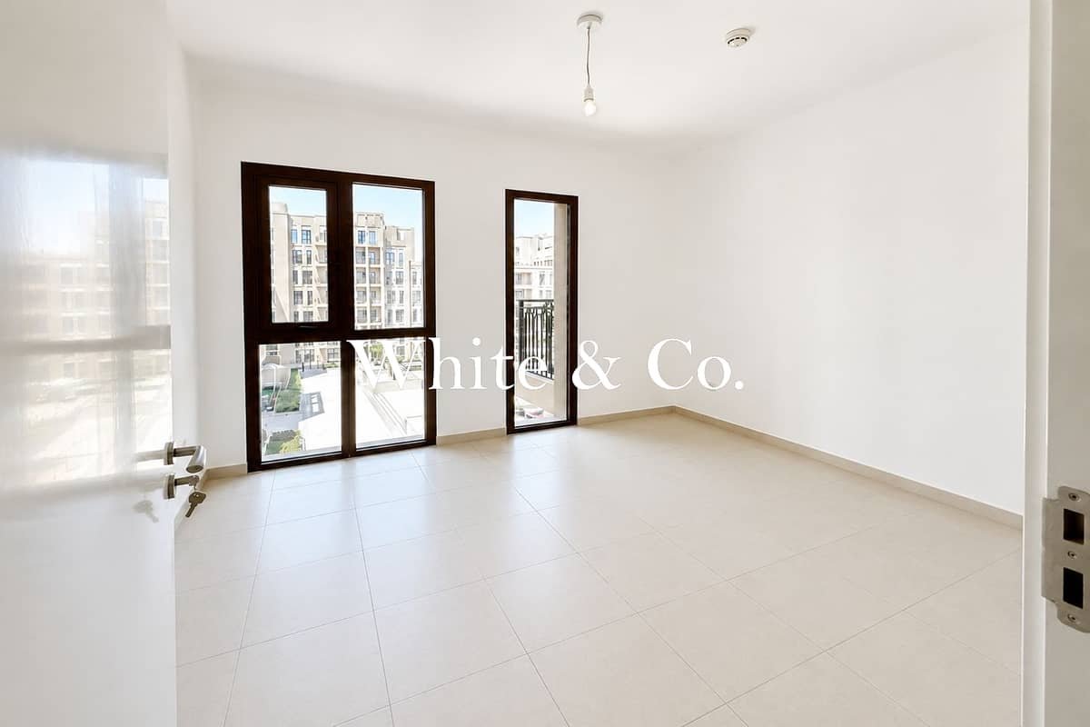 2-bedroom freehold apartment in Town Square — photo 2 of 5