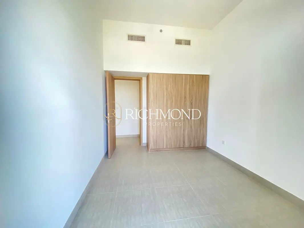 2-bedroom freehold apartment in Town Square — photo 5 of 5