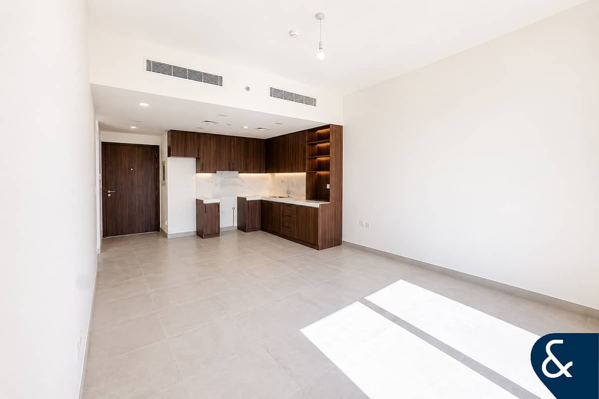 2-bedroom freehold apartment in Town Square — photo 2 of 5