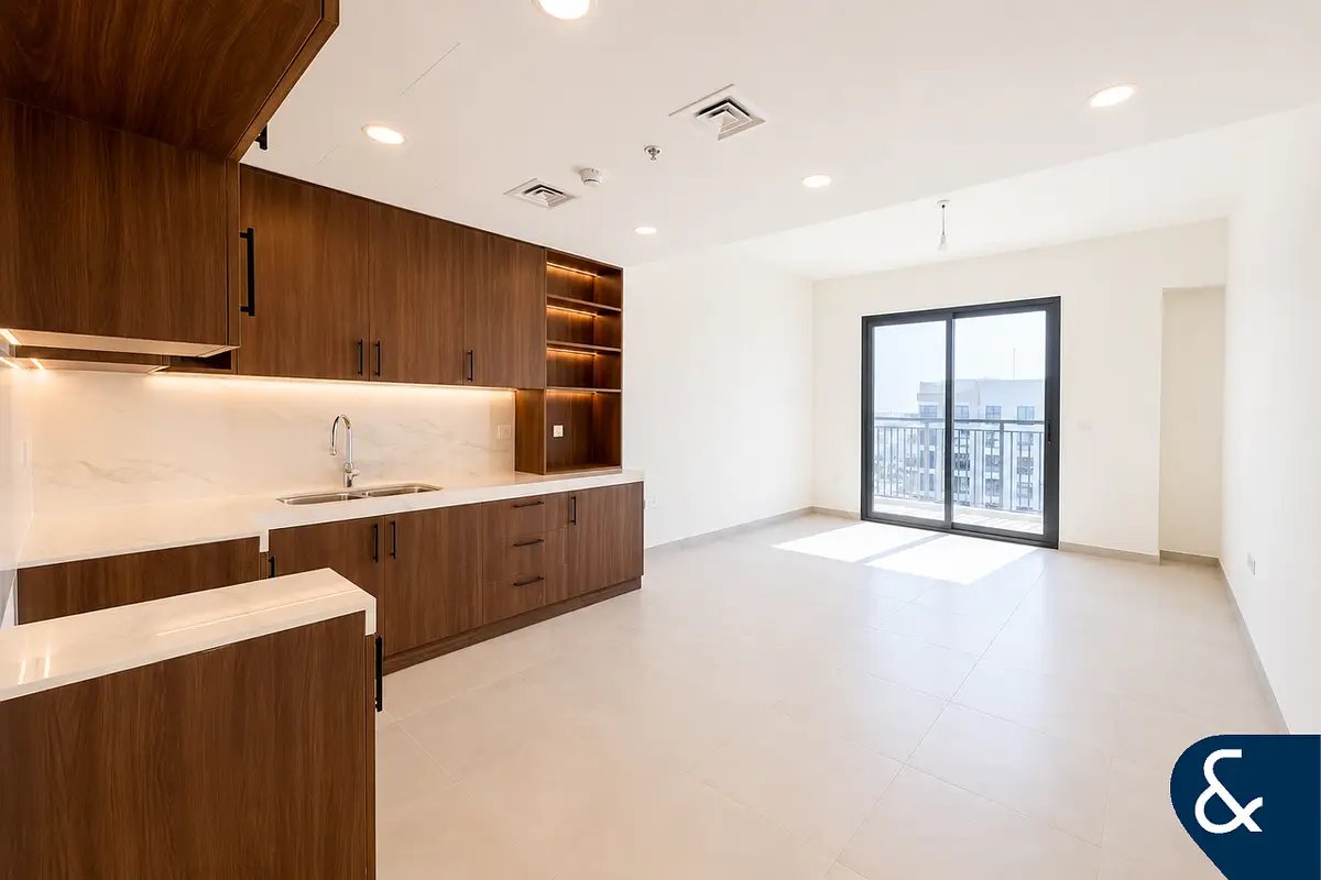 2-bedroom freehold apartment in Town Square — photo 3 of 5