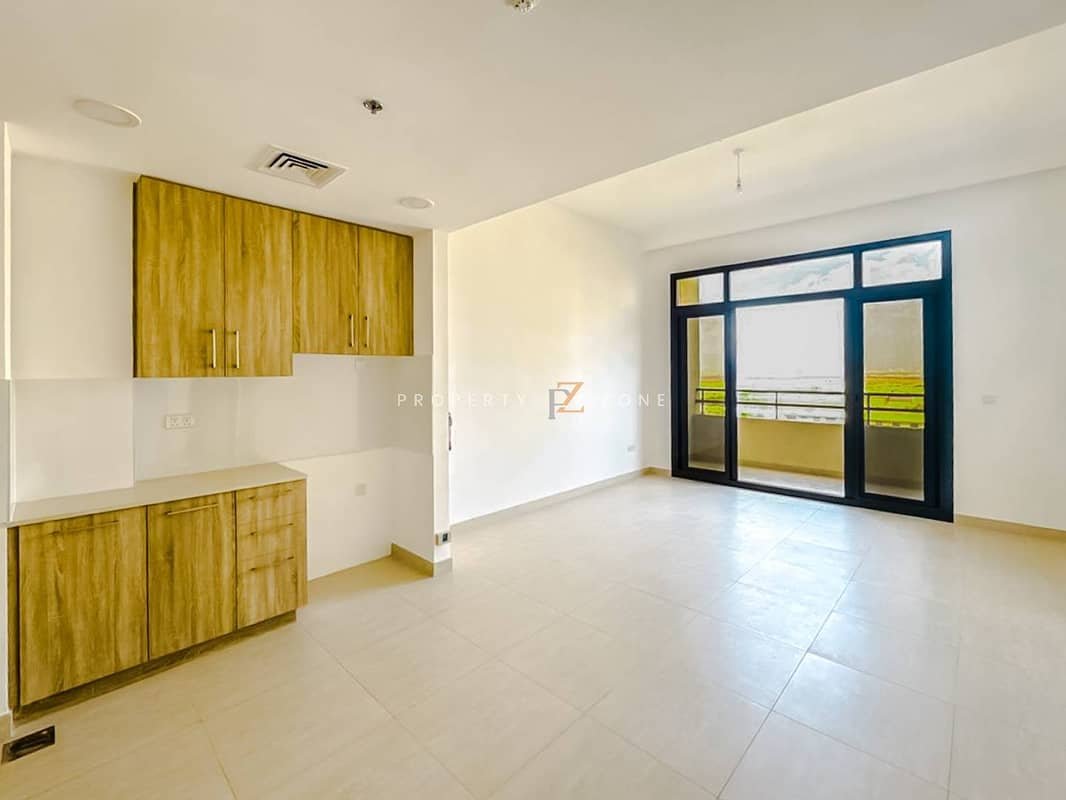 2-bedroom freehold apartment in Town Square — photo 2 of 5
