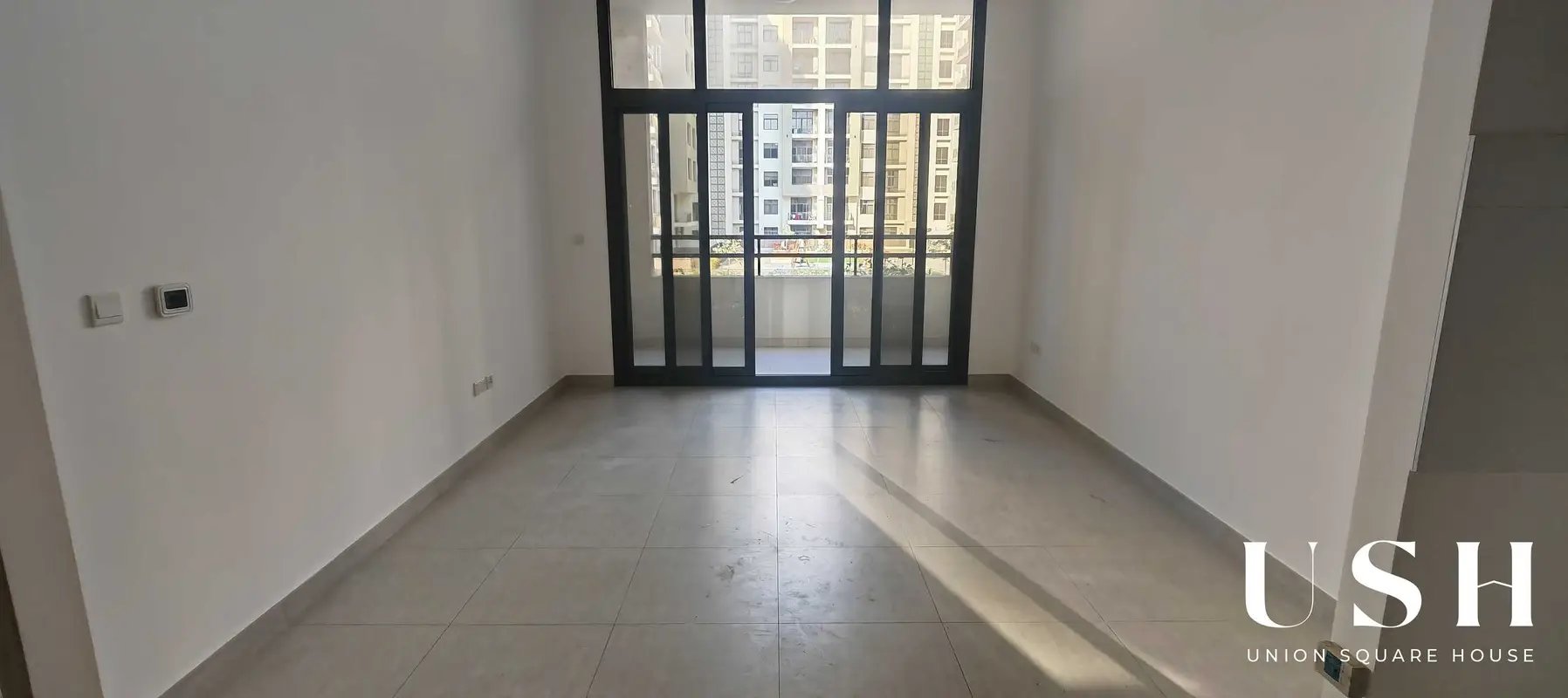 1-bedroom freehold apartment in Town Square — photo 2 of 5
