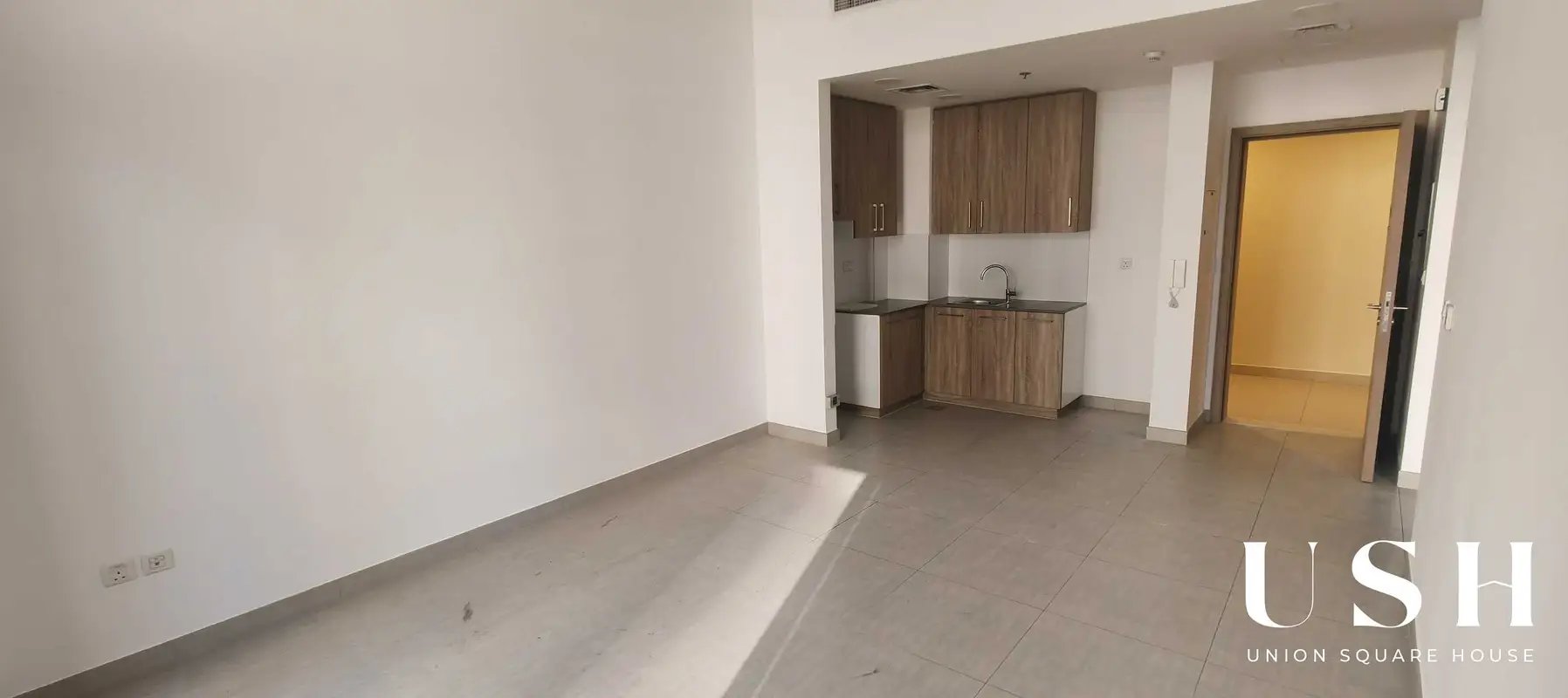 1-bedroom freehold apartment in Town Square — photo 3 of 5