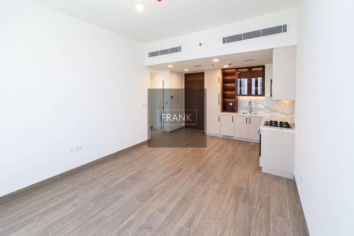 1-bedroom freehold apartment in Town Square — photo 1 of 5