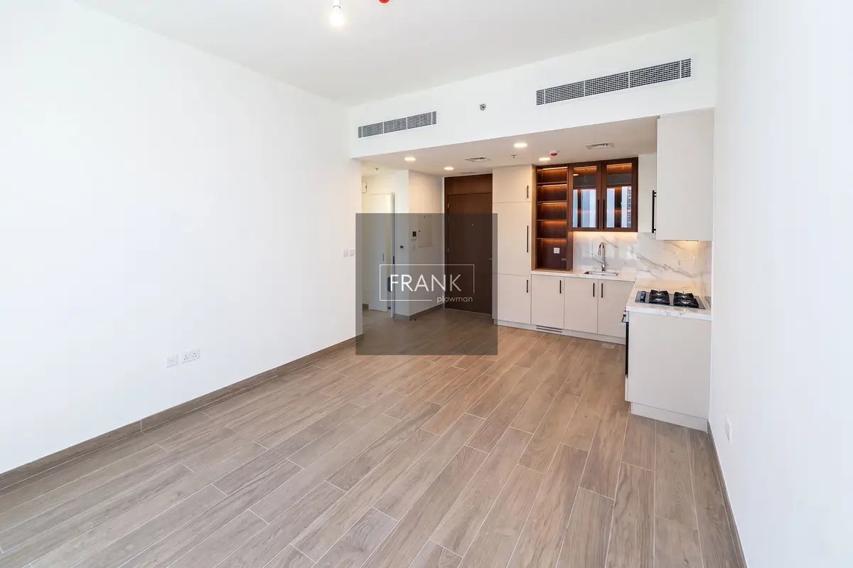 1-bedroom freehold apartment in Town Square — photo 2 of 5
