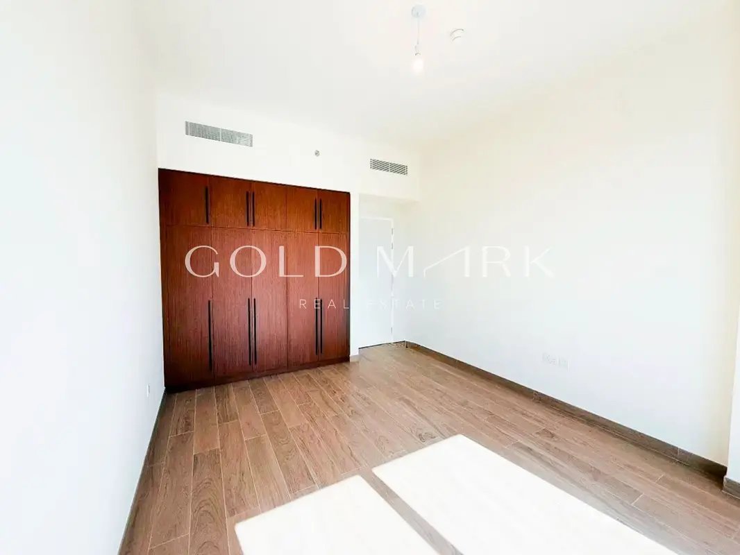 2-bedroom freehold apartment in Town Square — photo 5 of 5