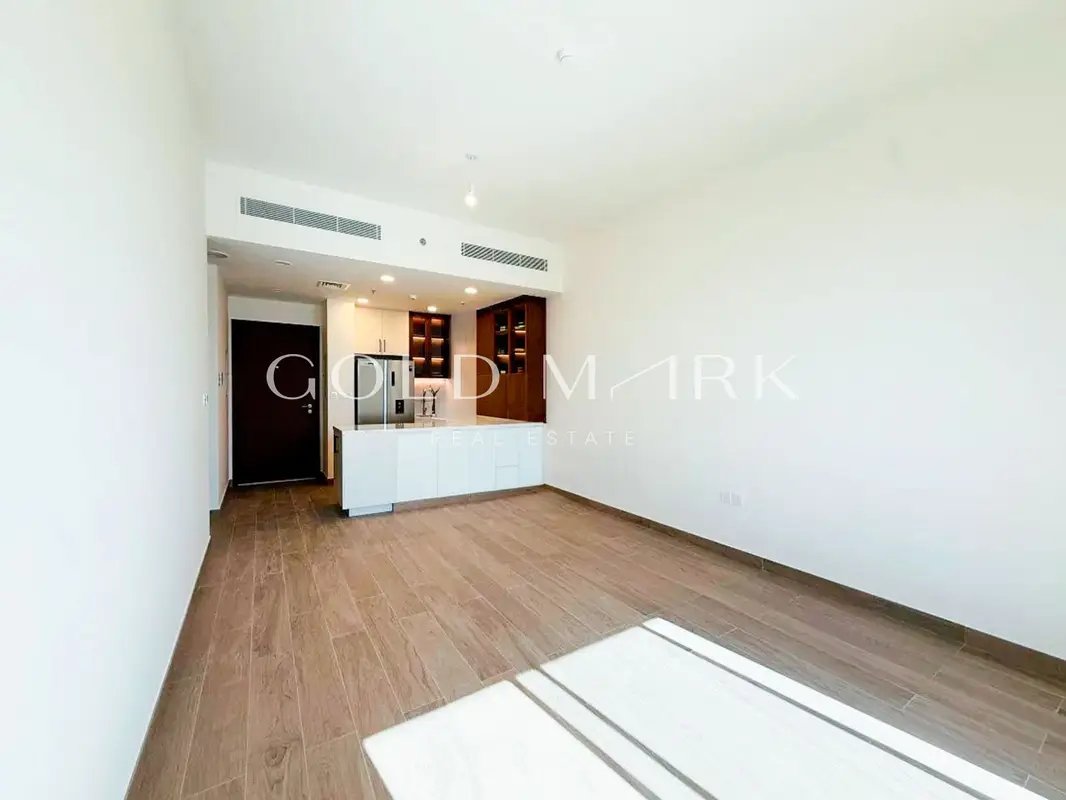 2-bedroom freehold apartment in Town Square — photo 3 of 5